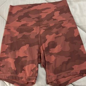 LULULEMON  women Short 6”